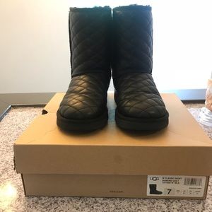 Classic short diamond quilt ugg boot